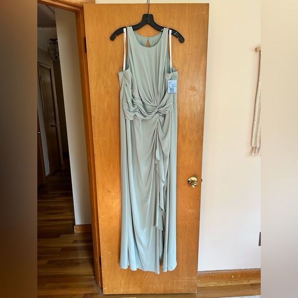 NWT! David’s Bridal High-Neck Bridesmaid or Prom Dress in Dusty Sage - Picture 1 of 7